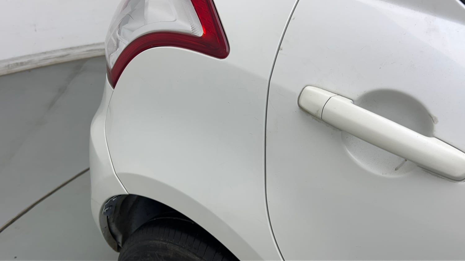 Used 2017 Maruti Suzuki Swift Lxi (O) Petrol Manual dents MINOR DENT