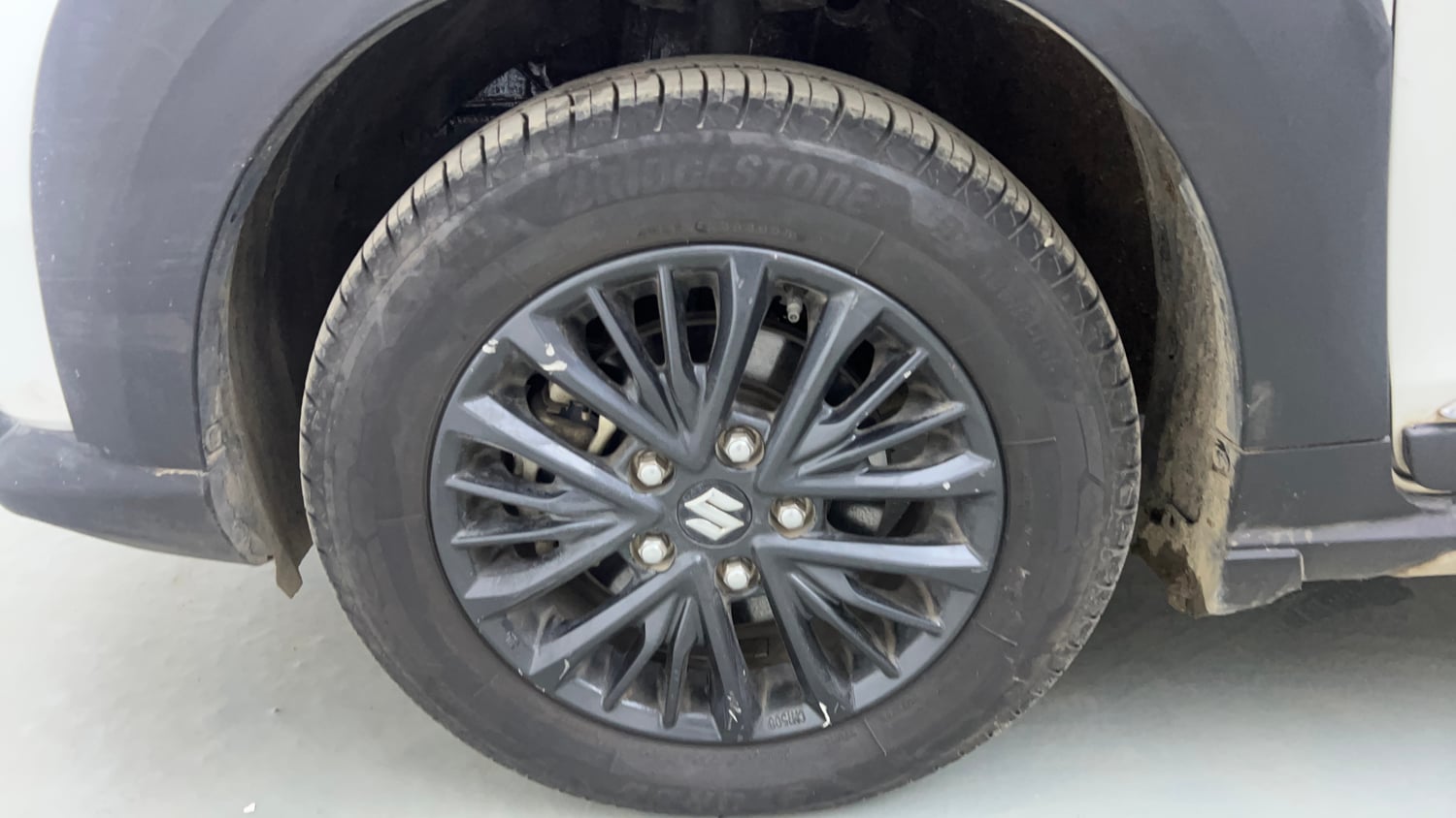 Used 2022 Maruti Suzuki XL6 Alpha AT Petrol Petrol Automatic tyres LEFT FRONT TYRE RIM VIEW