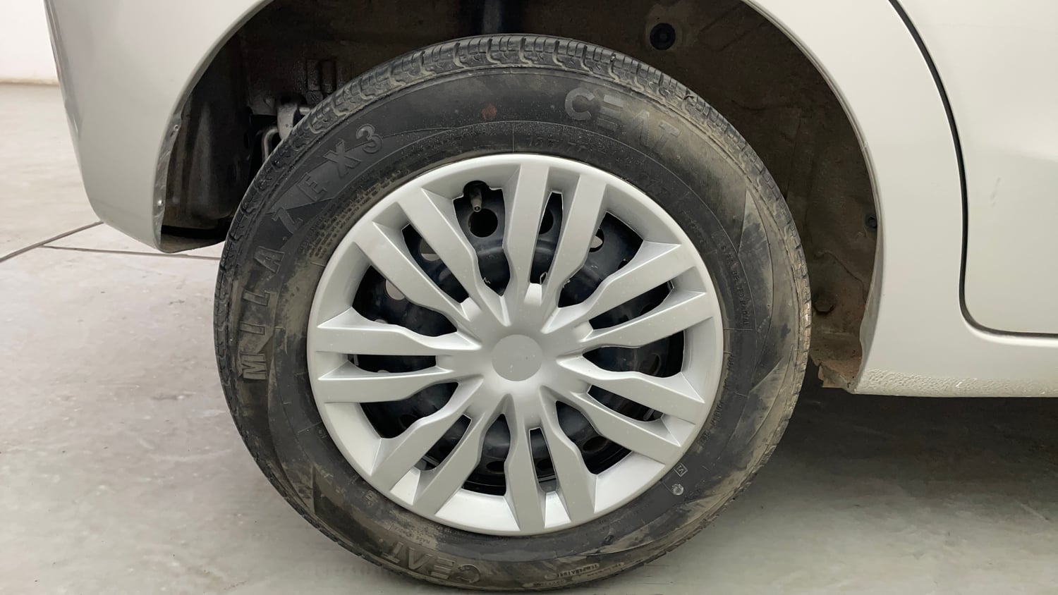 Used 2017 Maruti Suzuki Celerio ZXi Petrol Manual tyres RIGHT REAR TYRE RIM VIEW