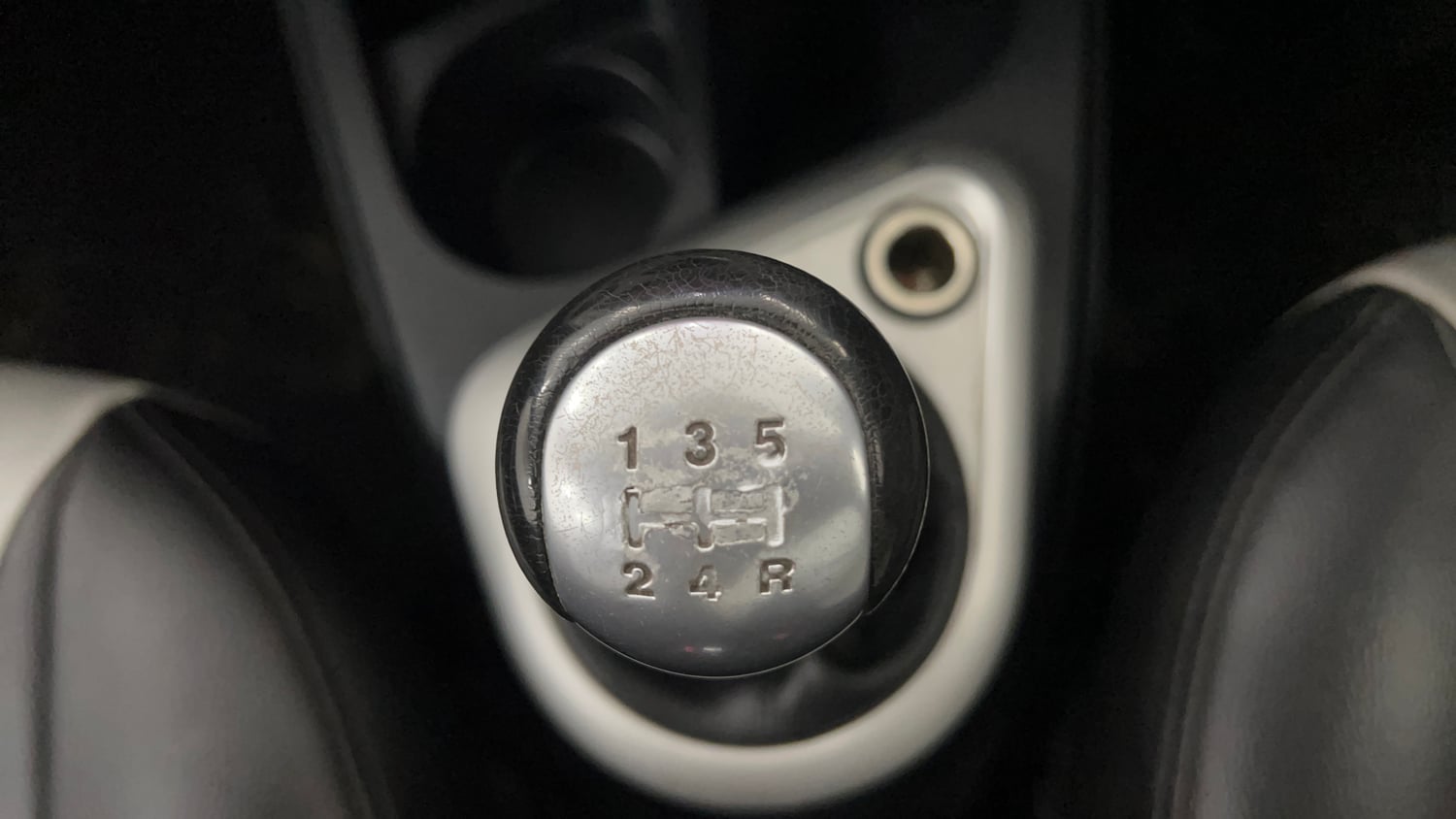Used 2013 Ford Figo Duratorq Diesel ZXI 1.4 Diesel Manual interior GEAR  KNOB VIEW