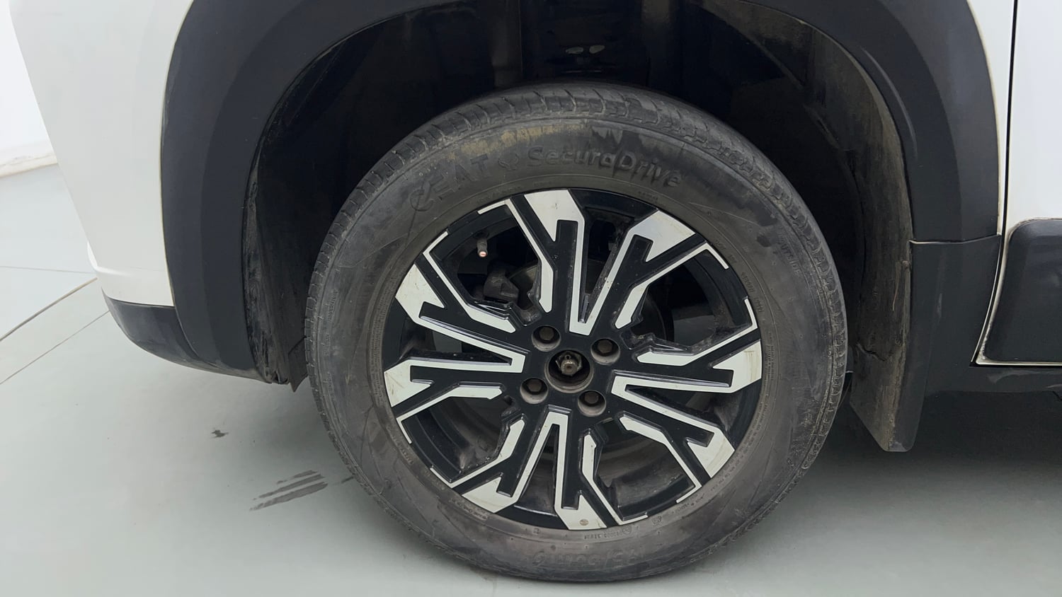 Used 2021 Renault Kiger RXZ Turbo CVT Petrol Automatic tyres LEFT FRONT TYRE RIM VIEW