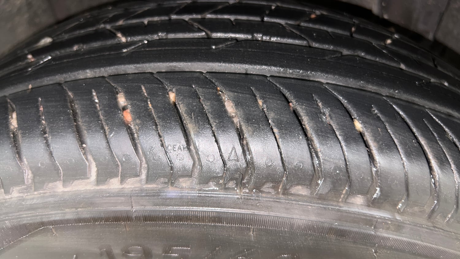 Used 2023 Renault Kiger RXZ MT Petrol Manual tyres RIGHT REAR TYRE TREAD VIEW