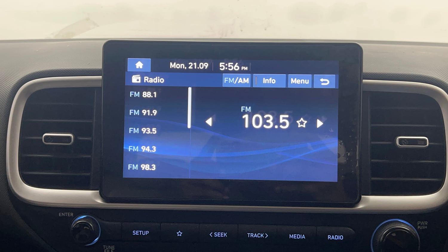 Used 2021 Hyundai Venue SX 1.0 Turbo Petrol Manual top_features Touch screen infotainment system