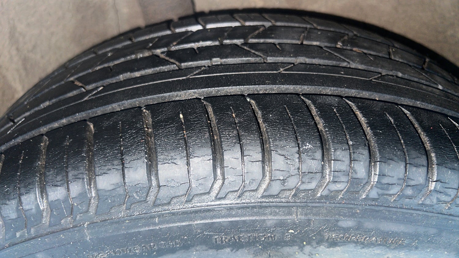 Used 2019 Maruti Suzuki Baleno Alpha 1.2 Petrol Manual tyres RIGHT REAR TYRE TREAD VIEW