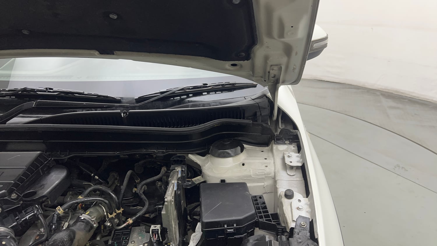 Used 2018 maruti-suzuki Vitara Brezza ZDi AGS Diesel Automatic engine ENGINE LEFT SIDE HINGE & APRON VIEW