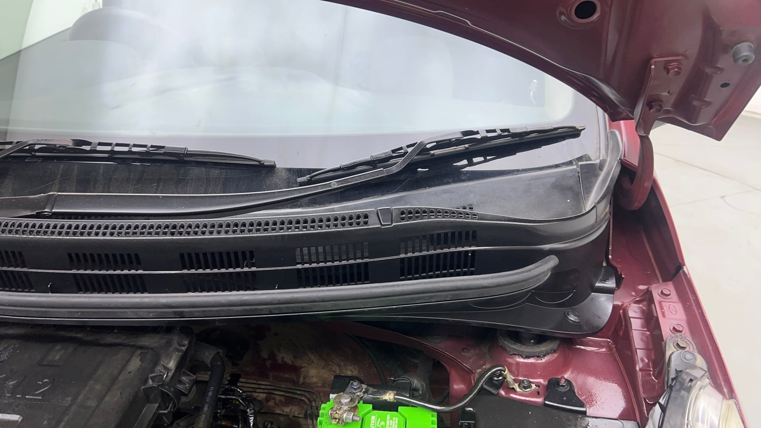 Used 2013 Hyundai Grand i10 Sportz 1.2 Kappa VTVT Petrol Manual engine ENGINE LEFT SIDE HINGE & APRON VIEW