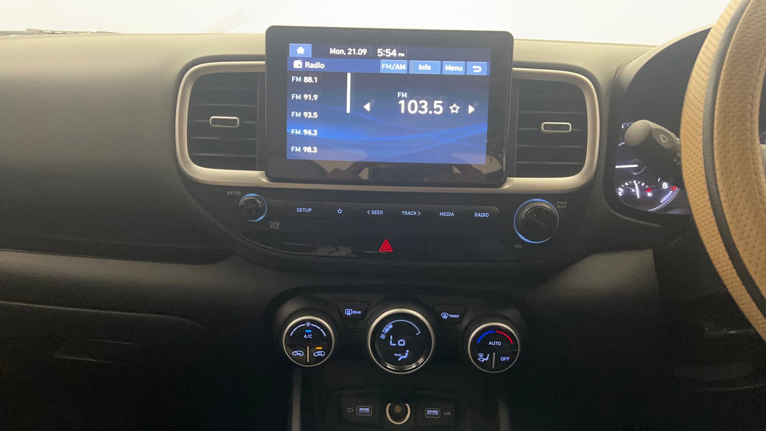Used 2021 Hyundai Venue SX 1.0 Turbo Petrol Manual interior MUSIC SYSTEM & AC CONTROL VIEW