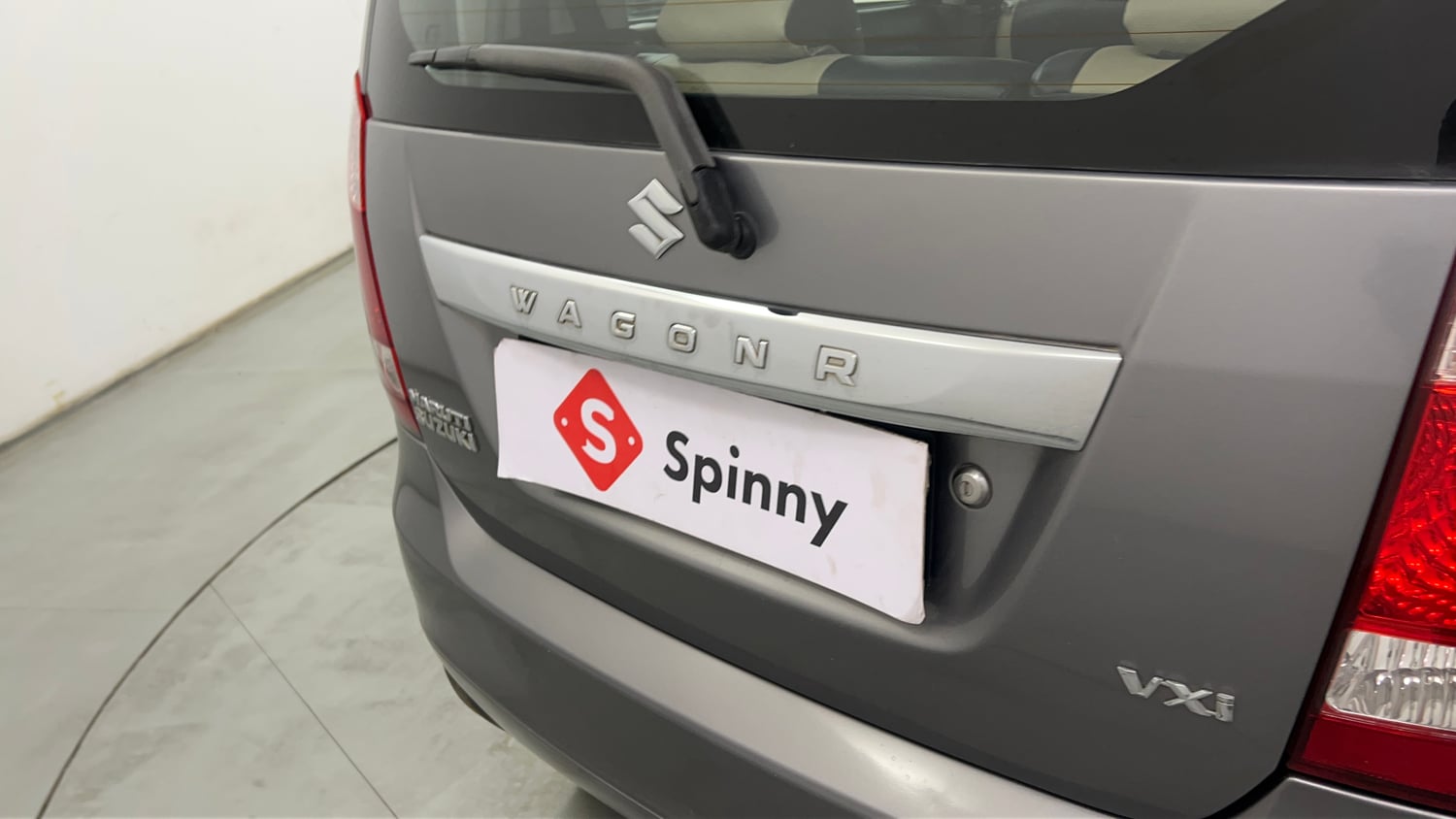 Used 2013 Maruti Suzuki Wagon R VXI Petrol Manual dents MINOR SCRATCH