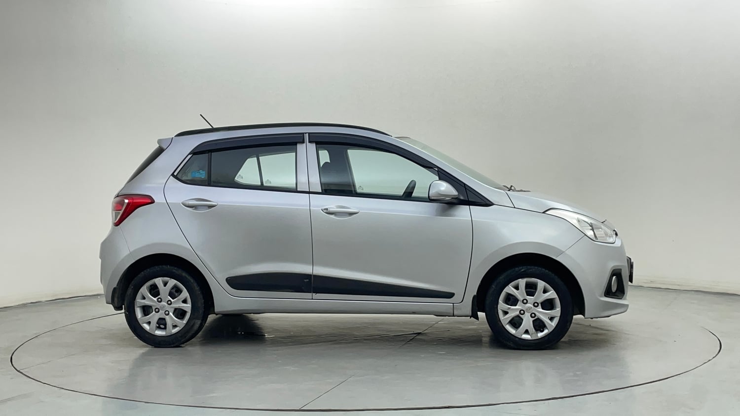 Used 2015 Hyundai Grand i10 Sportz 1.2 Kappa VTVT Petrol Manual exterior RIGHT SIDE VIEW