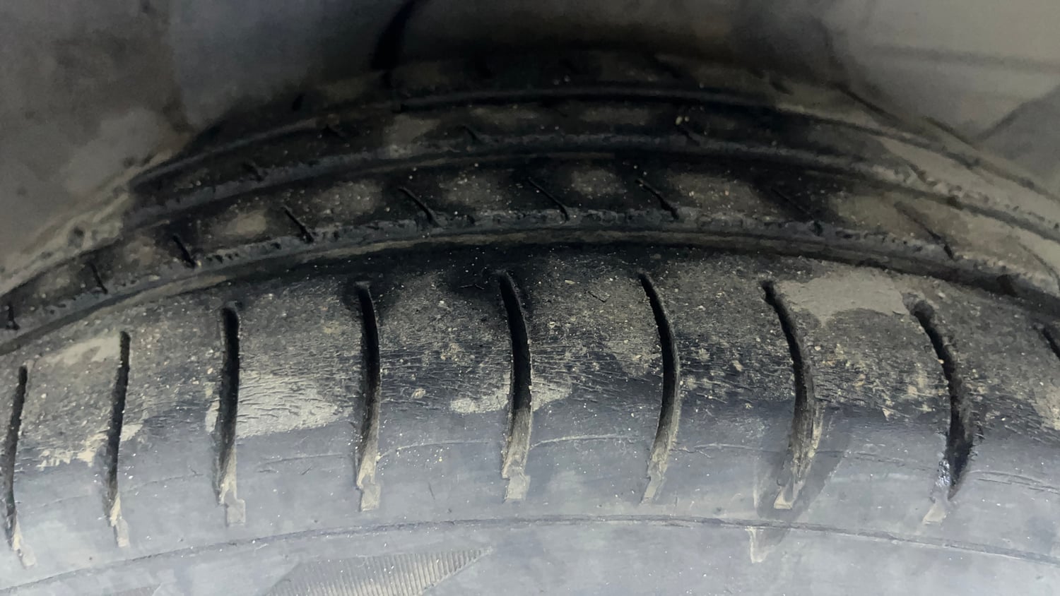 Used 2014 Hyundai i20 Magna 1.2 Petrol Manual tyres LEFT REAR TYRE TREAD VIEW