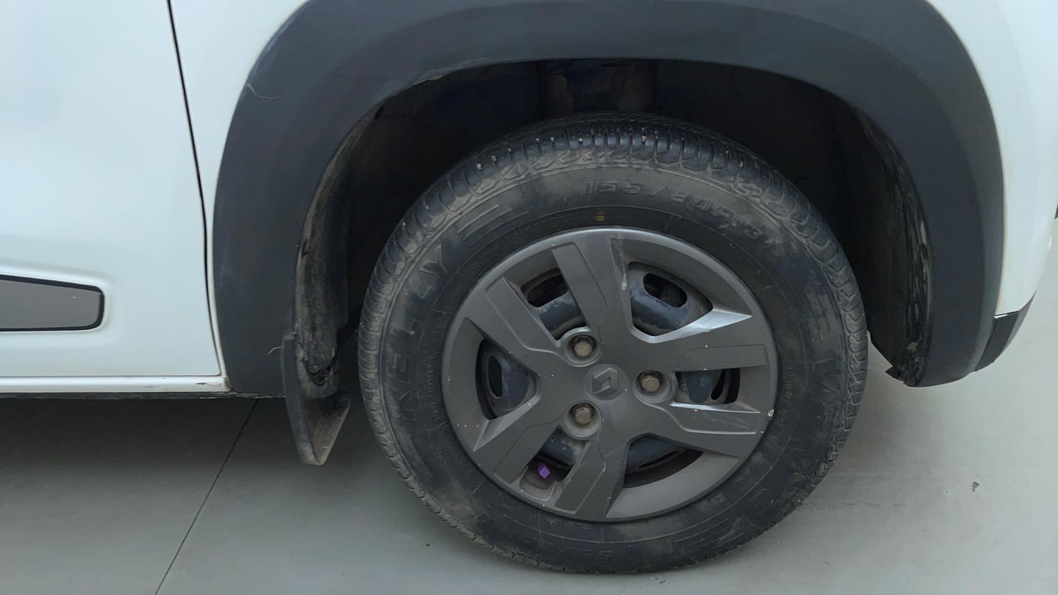 Used 2018 Renault Kwid 1.0 RXL Petrol Manual tyres RIGHT FRONT TYRE RIM VIEW