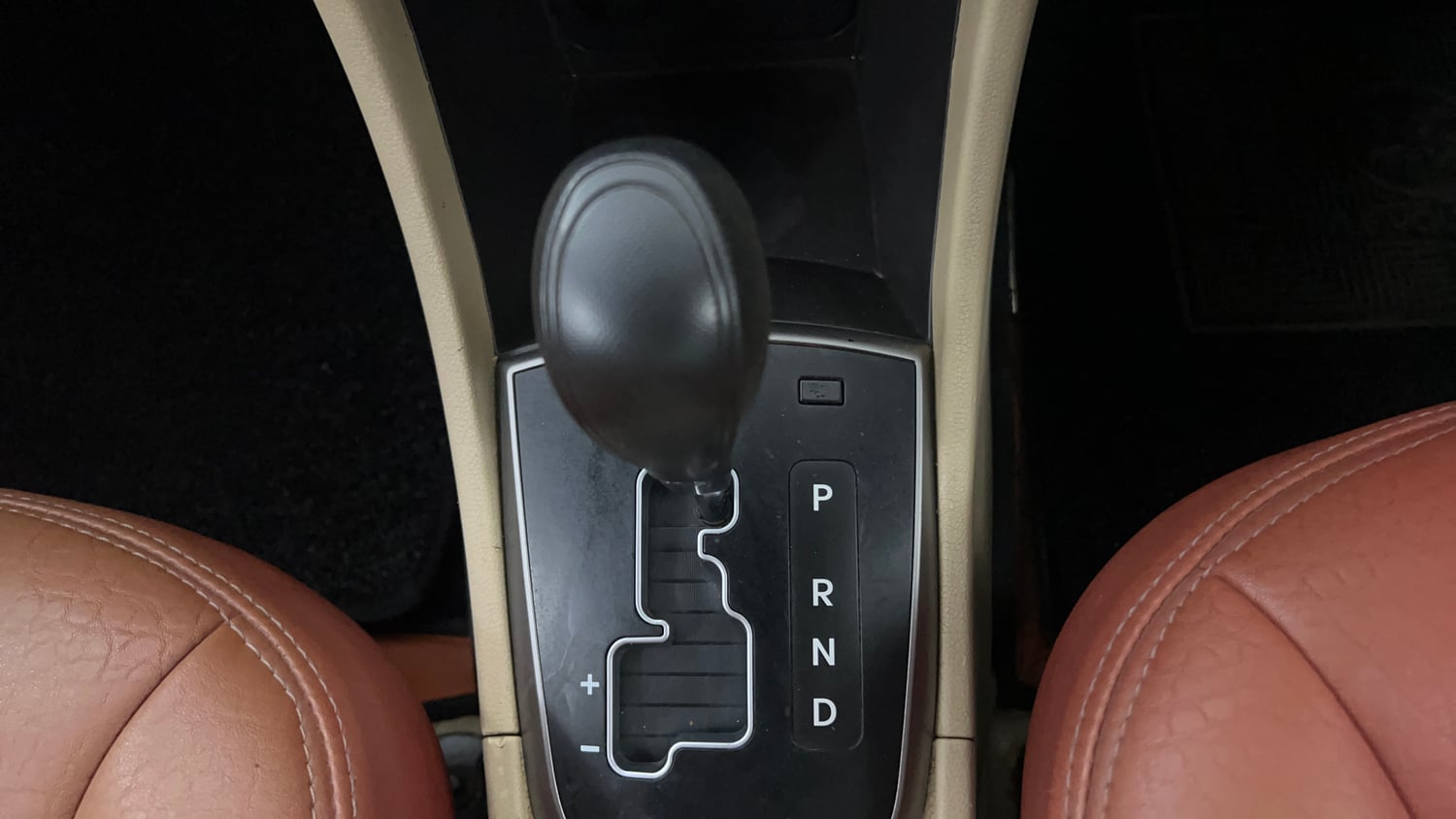 Used 2016 Hyundai Verna 1.6 CRDI S AT Diesel Automatic interior GEAR  KNOB VIEW