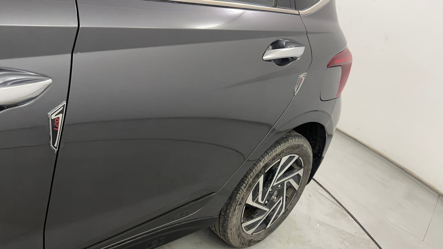 Used 2025 Hyundai New i20 Asta (O) 1.2 IVT Petrol Automatic dents MINOR SCRATCH