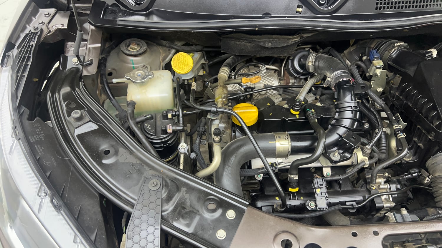 Used 2021 Nissan Magnite XV Turbo Petrol Manual engine ENGINE RIGHT SIDE VIEW