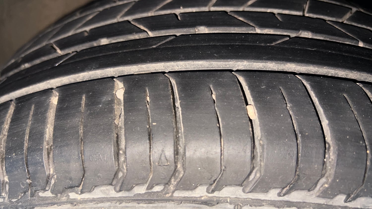 Used 2024 Hyundai New i20 Sportz 1.2 IVT Petrol Automatic tyres RIGHT FRONT TYRE TREAD VIEW