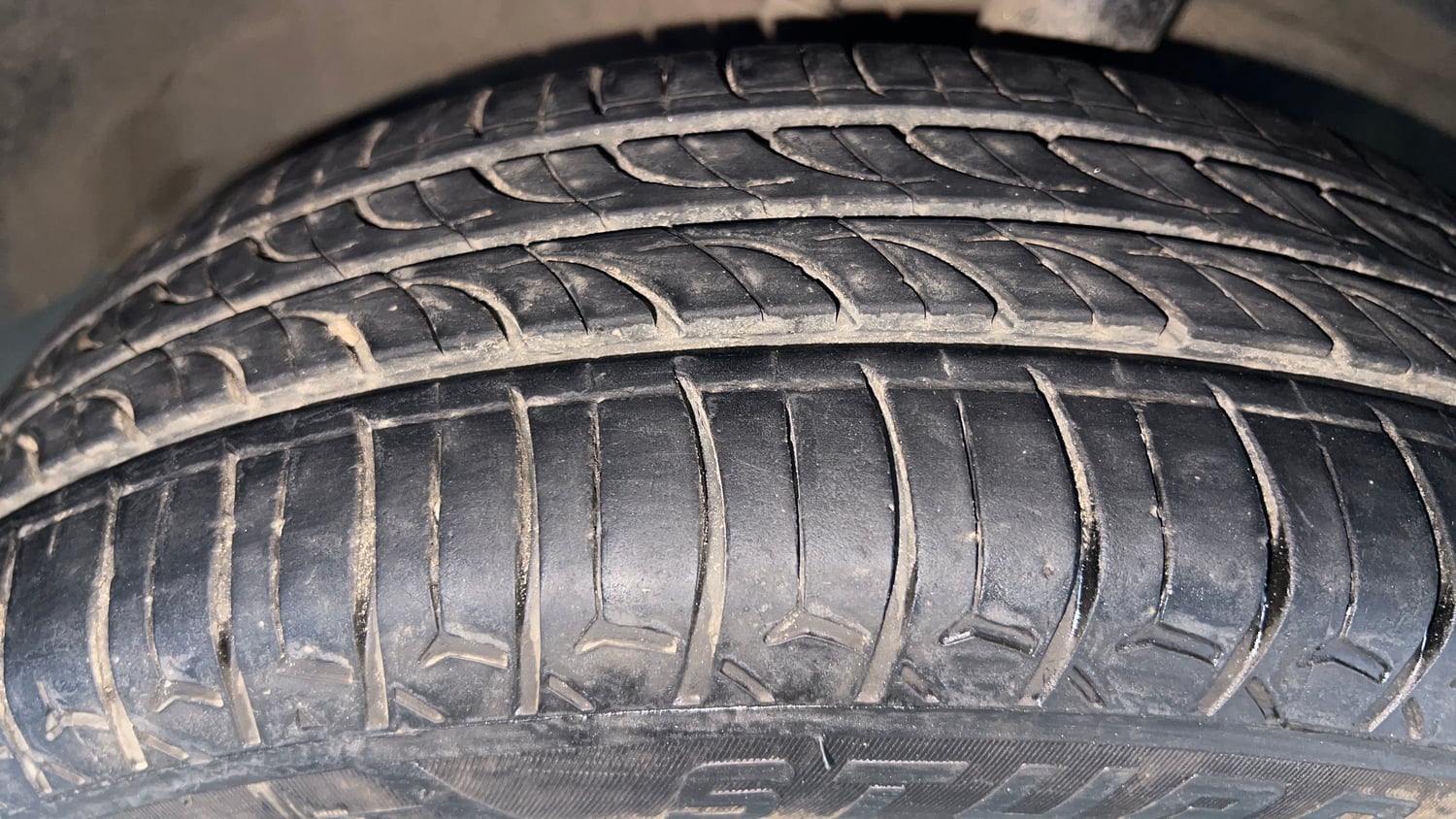 Used 2013 Maruti Suzuki Wagon R VXI Petrol Manual tyres RIGHT FRONT TYRE TREAD VIEW