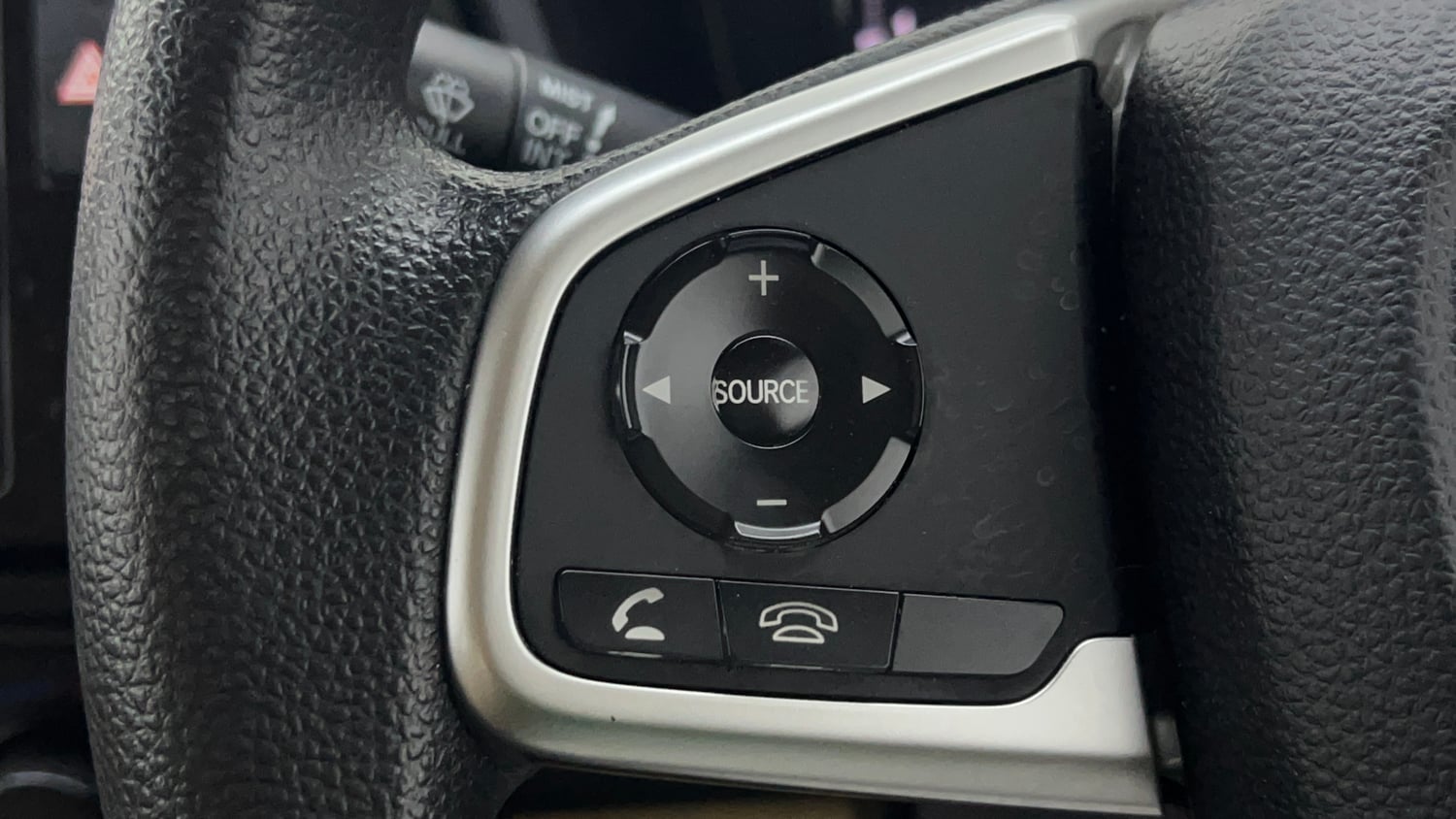 Used 2022 Honda Amaze S MT 1.2 Petrol Petrol Manual top_features Steering mounted controls