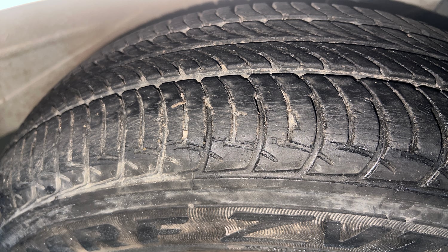 Used 2020 Maruti Suzuki Wagon R 1.0 VXi 1.0 AMT Petrol Automatic tyres RIGHT FRONT TYRE TREAD VIEW