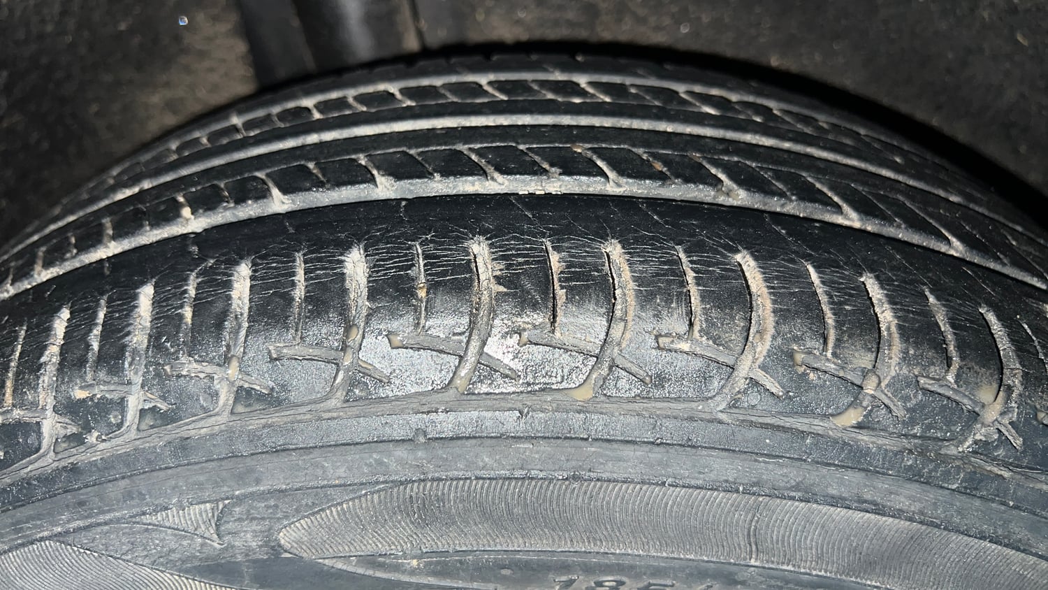 Used 2018 Maruti Suzuki Baleno Delta 1.2 Petrol Manual tyres RIGHT REAR TYRE TREAD VIEW