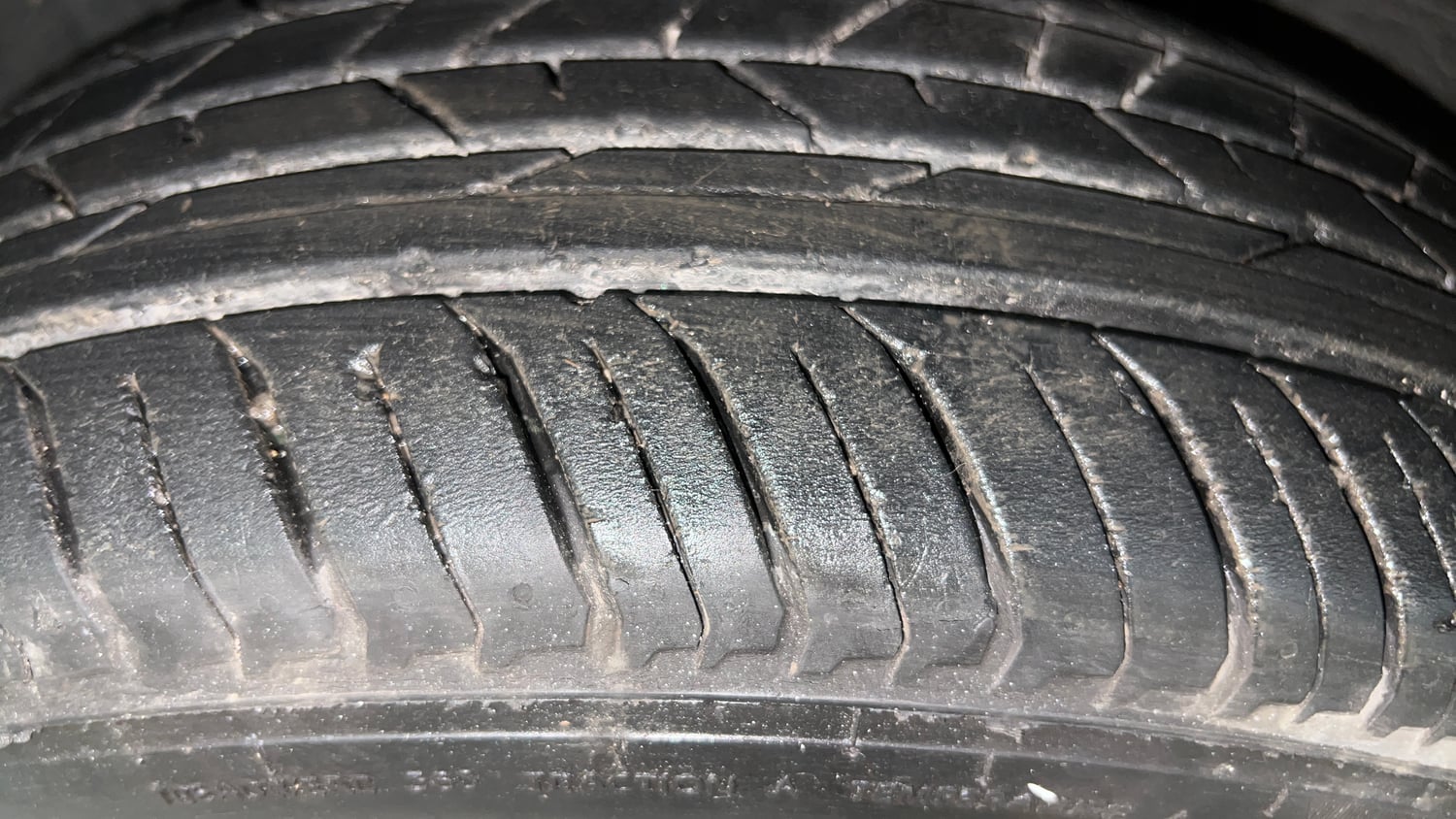 Used 2023 Renault Kiger RXZ MT Petrol Manual tyres LEFT FRONT TYRE TREAD VIEW