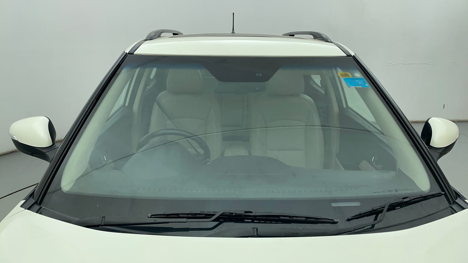 Used 2021 Mahindra XUV 300 W8 (O) 1.2 Petrol Petrol Manual exterior FRONT WINDSHIELD VIEW