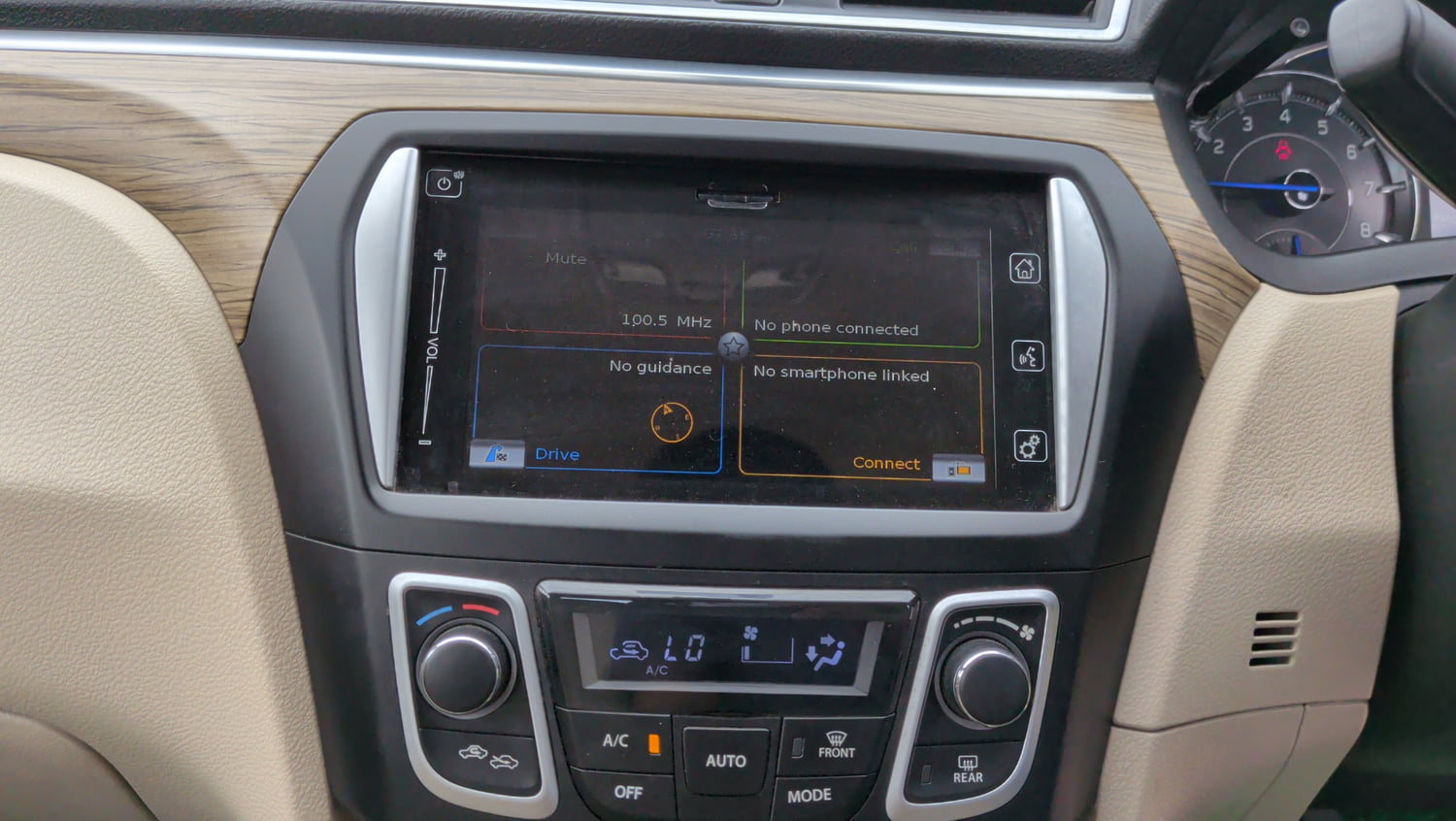 Used 2019 Maruti Suzuki Ciaz Alpha Hybrid 1.5 Petrol Manual interior MUSIC SYSTEM & AC CONTROL VIEW