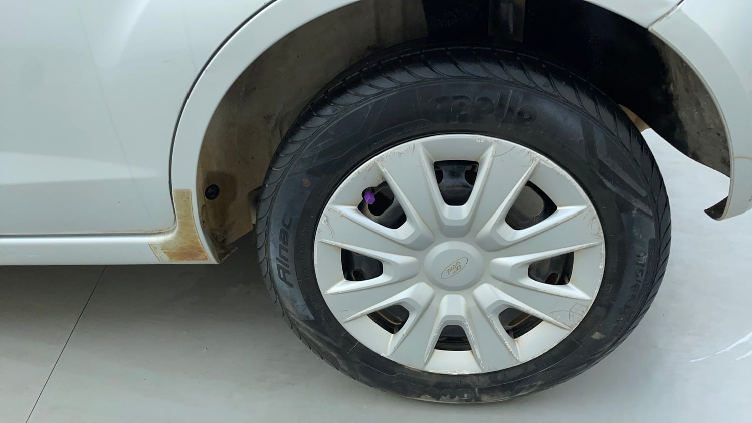 Used 2014 Ford Figo Duratorq Diesel ZXI 1.4 Diesel Manual tyres LEFT REAR TYRE RIM VIEW
