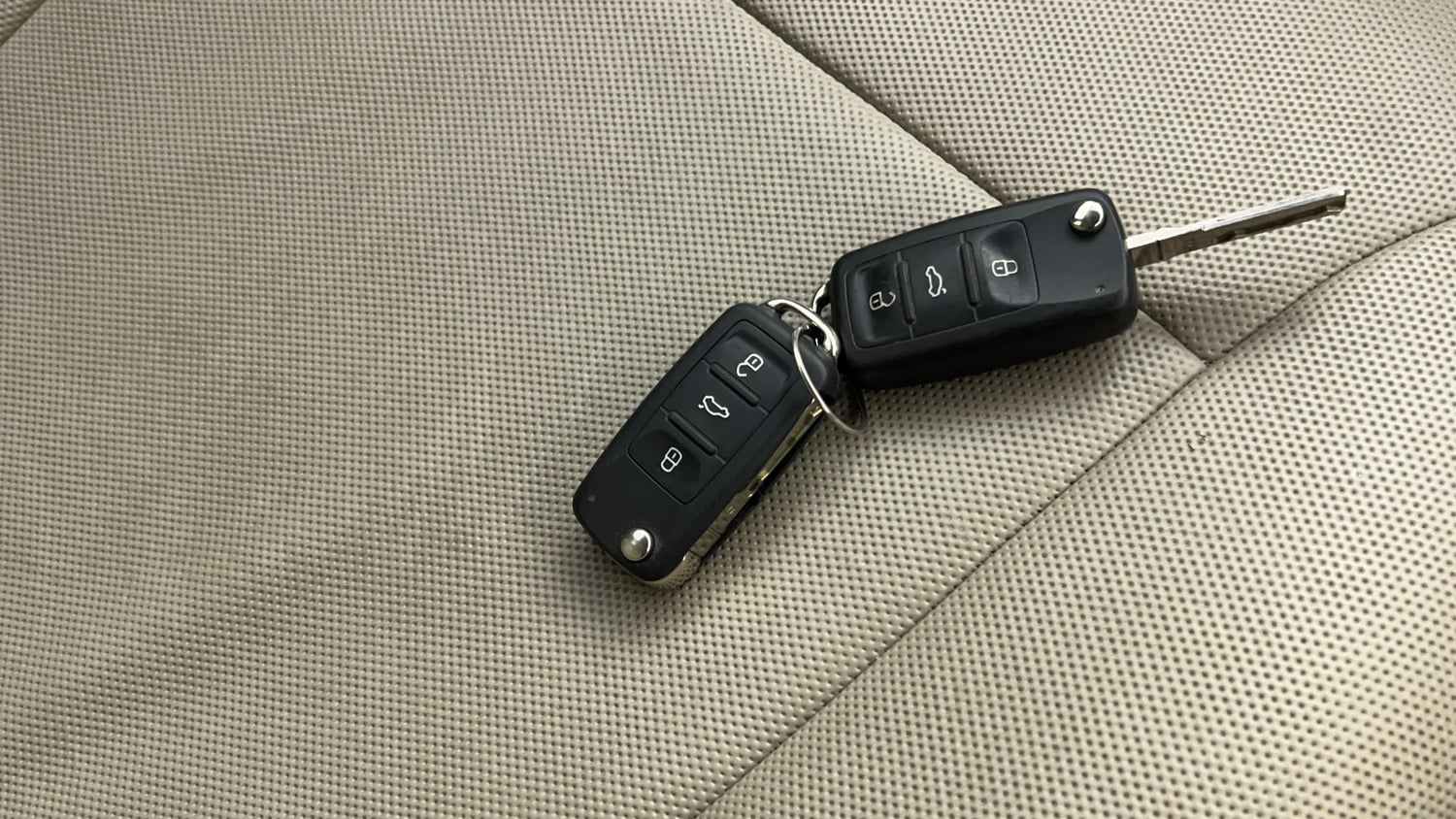 Used 2014 Volkswagen Polo Highline1.2L (P) Petrol Manual extra CAR KEY VIEW
