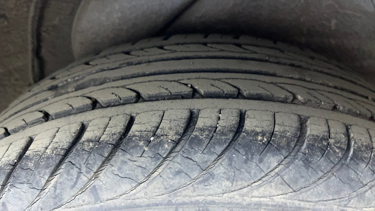 Used 2012 Hyundai i20 Asta 1.2 Petrol Manual tyres LEFT REAR TYRE TREAD VIEW