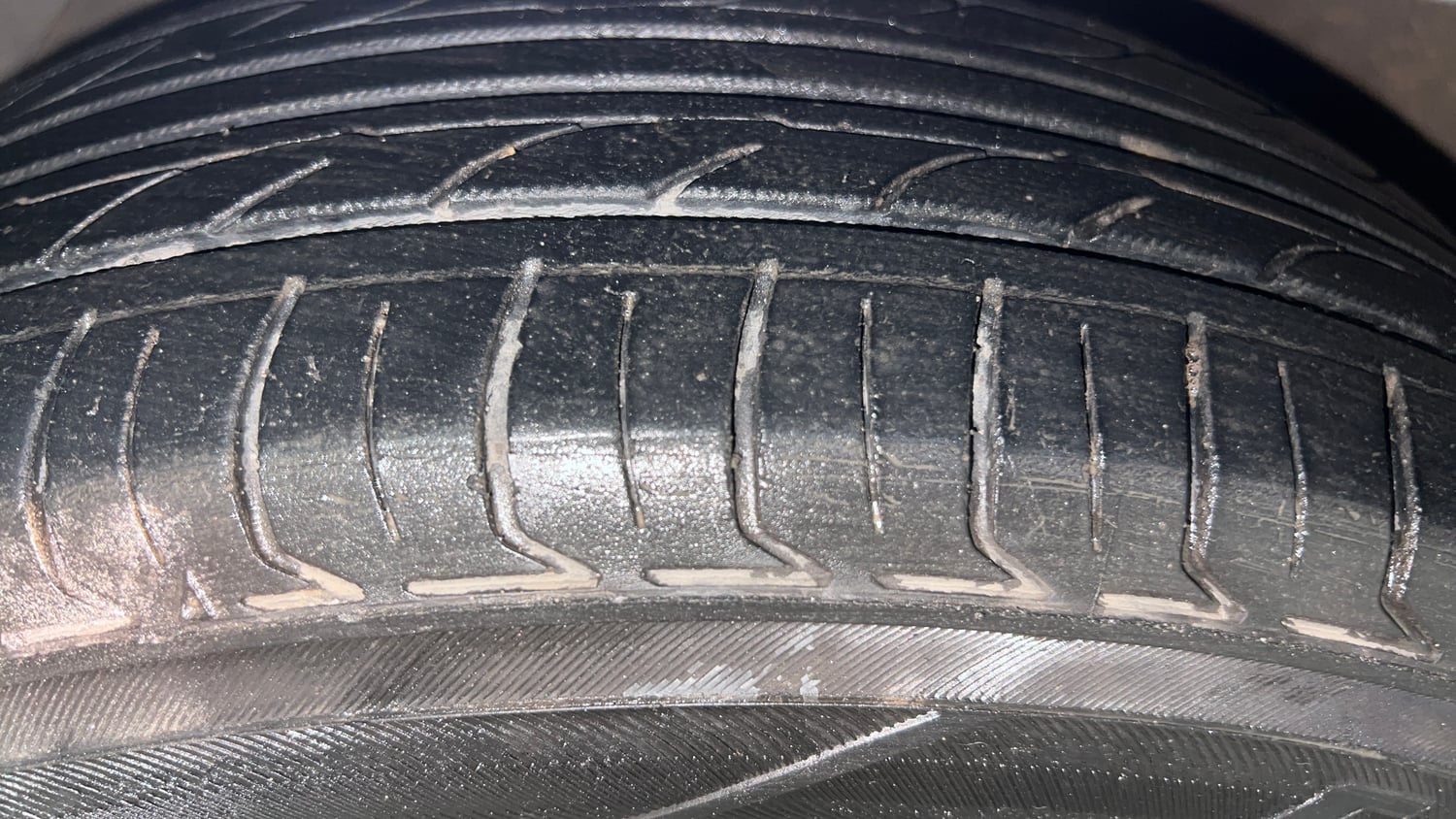 Used 2019 Hyundai Grand i10 Asta 1.2 Kappa VTVT Petrol Manual tyres LEFT FRONT TYRE TREAD VIEW