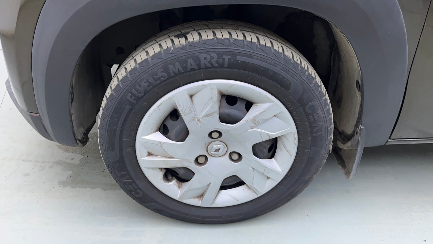 Used 2022 Renault Kwid RXT 1.0 AMT Petrol Automatic tyres LEFT FRONT TYRE RIM VIEW