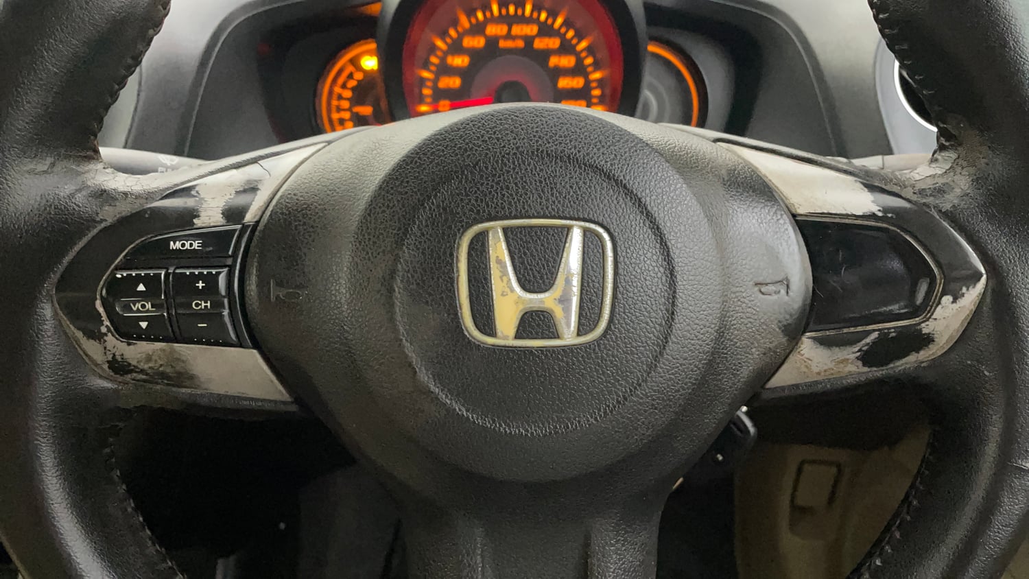 Used 2014 Honda Amaze 1.2 S i-VTEC Petrol Manual top_features Steering mounted controls