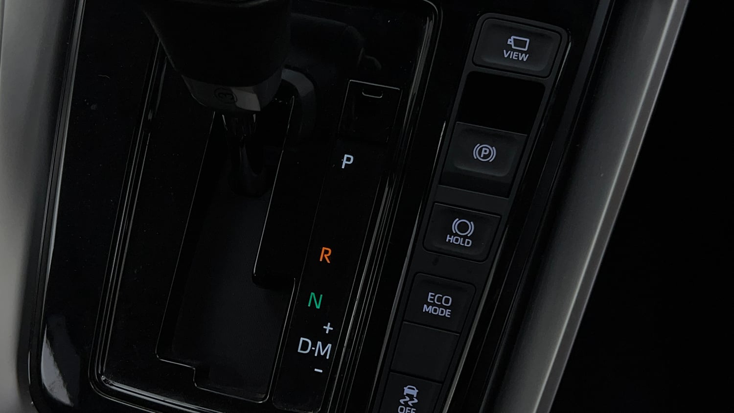Used 2024 Toyota Innova Hycross GX (O) 7 STR Petrol Automatic top_features Electronic parking brake