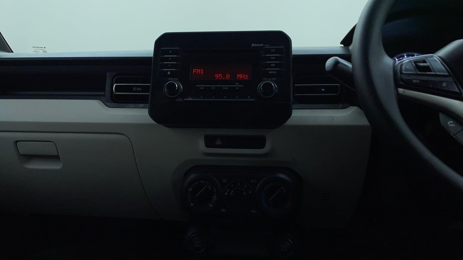 Used 2017 Maruti Suzuki Ignis Zeta 1.2 AMT Petrol Automatic interior MUSIC SYSTEM & AC CONTROL VIEW