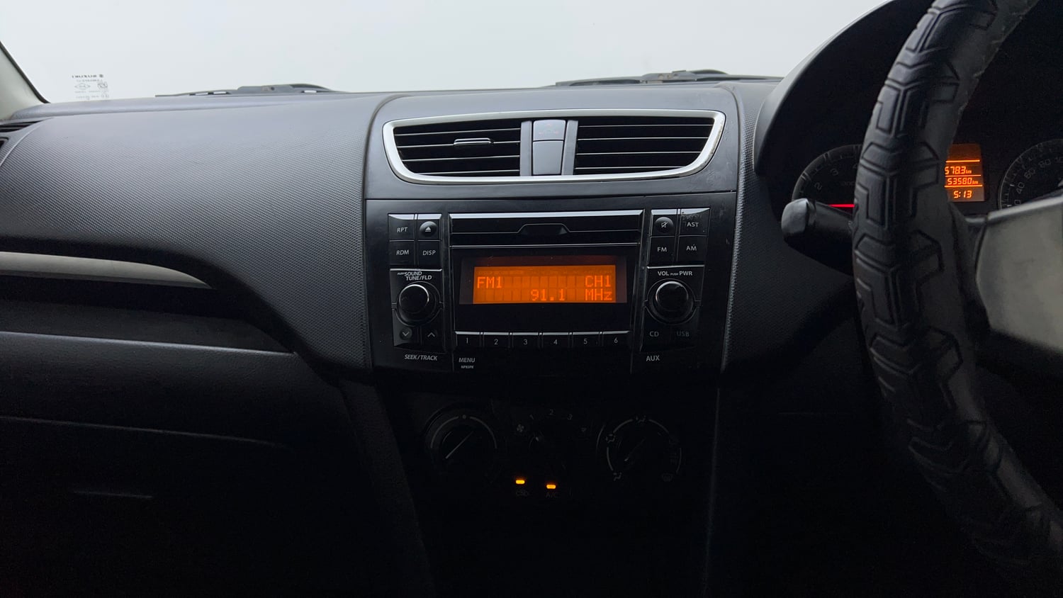 Used 2016 Maruti Suzuki Swift VXi Petrol Manual interior MUSIC SYSTEM & AC CONTROL VIEW