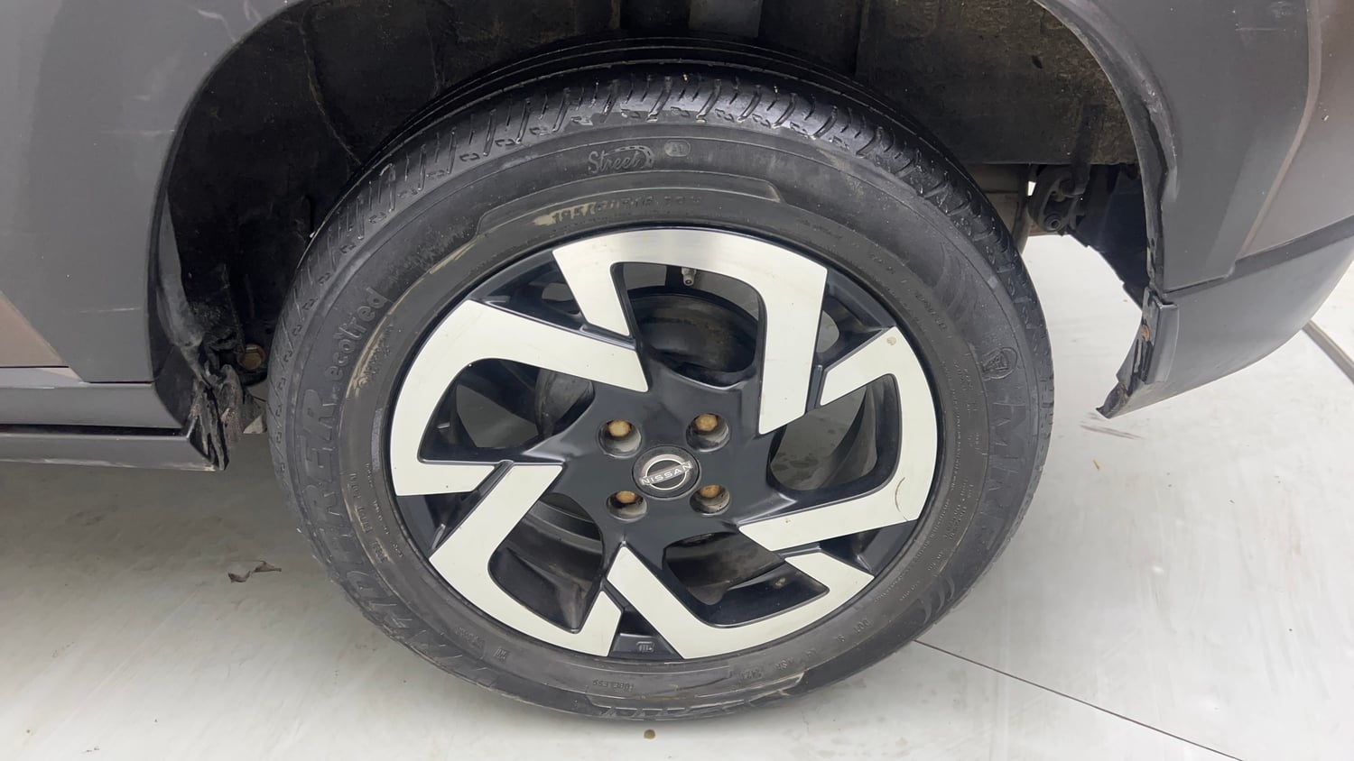 Used 2021 Nissan Magnite XV Turbo Petrol Manual tyres LEFT REAR TYRE RIM VIEW