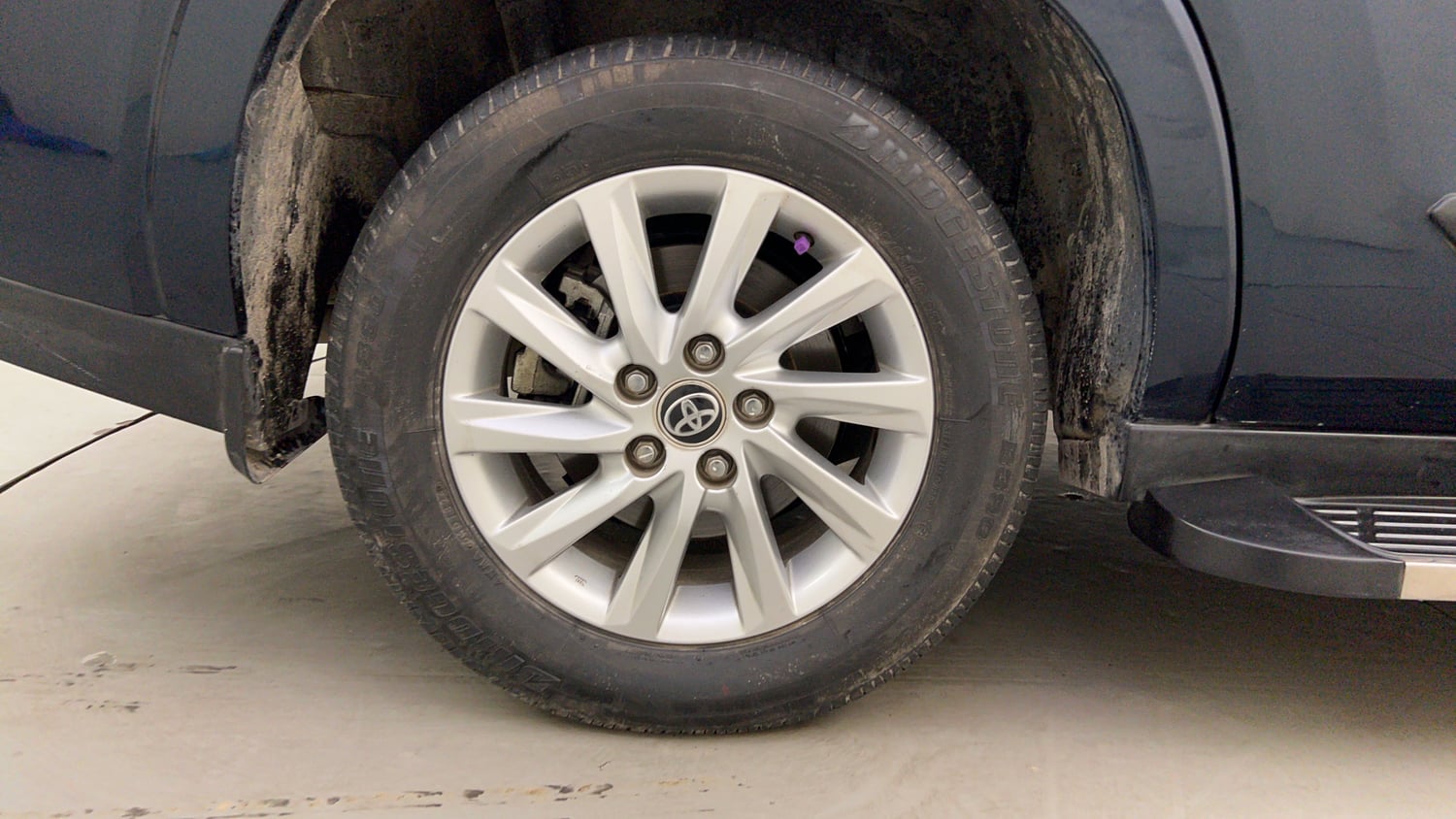 Used 2024 Toyota Innova Hycross GX (O) 7 STR Petrol Automatic tyres RIGHT REAR TYRE RIM VIEW