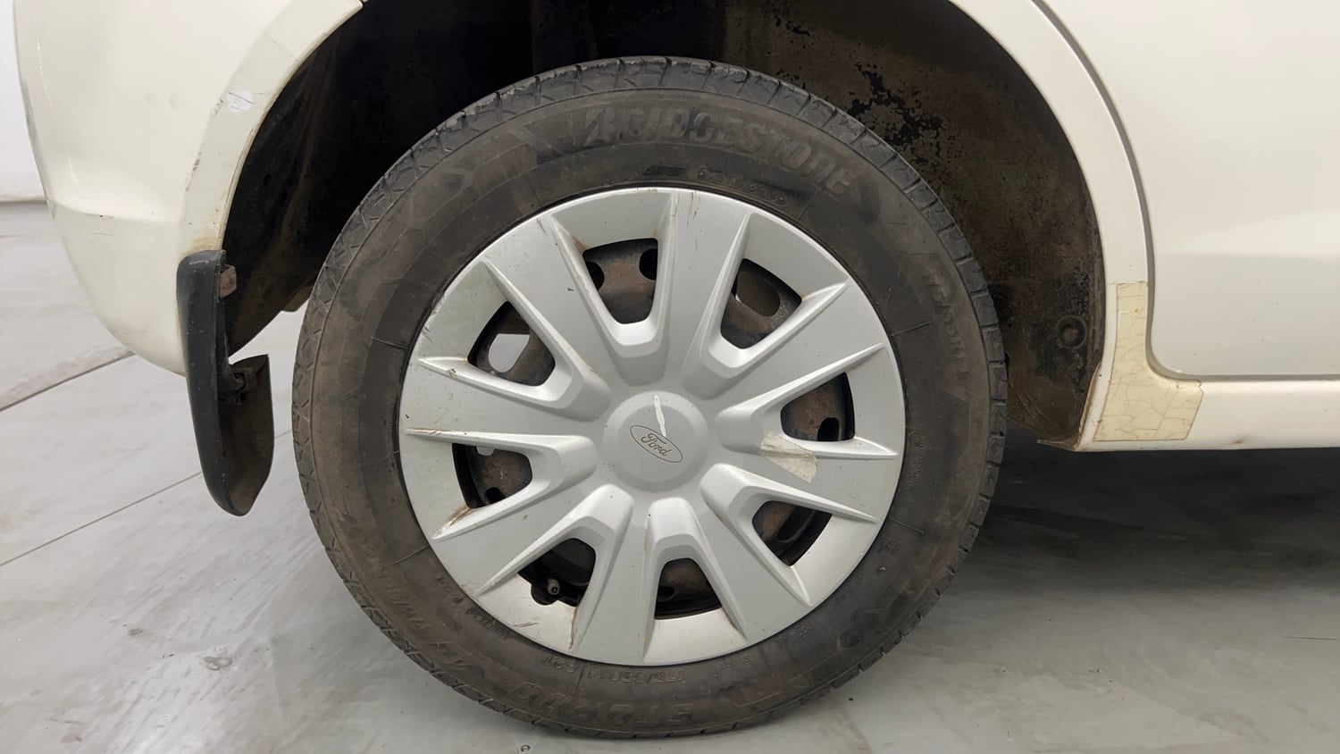 Used 2013 Ford Figo Duratorq Diesel ZXI 1.4 Diesel Manual tyres RIGHT REAR TYRE RIM VIEW