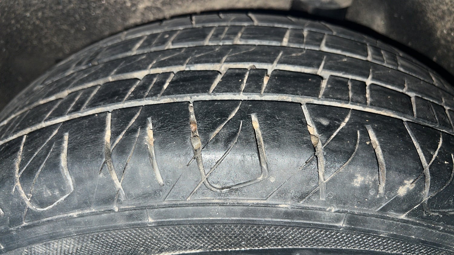 Used 2018 Ford EcoSport Trend + 1.5L TDCi Diesel Manual tyres LEFT REAR TYRE TREAD VIEW