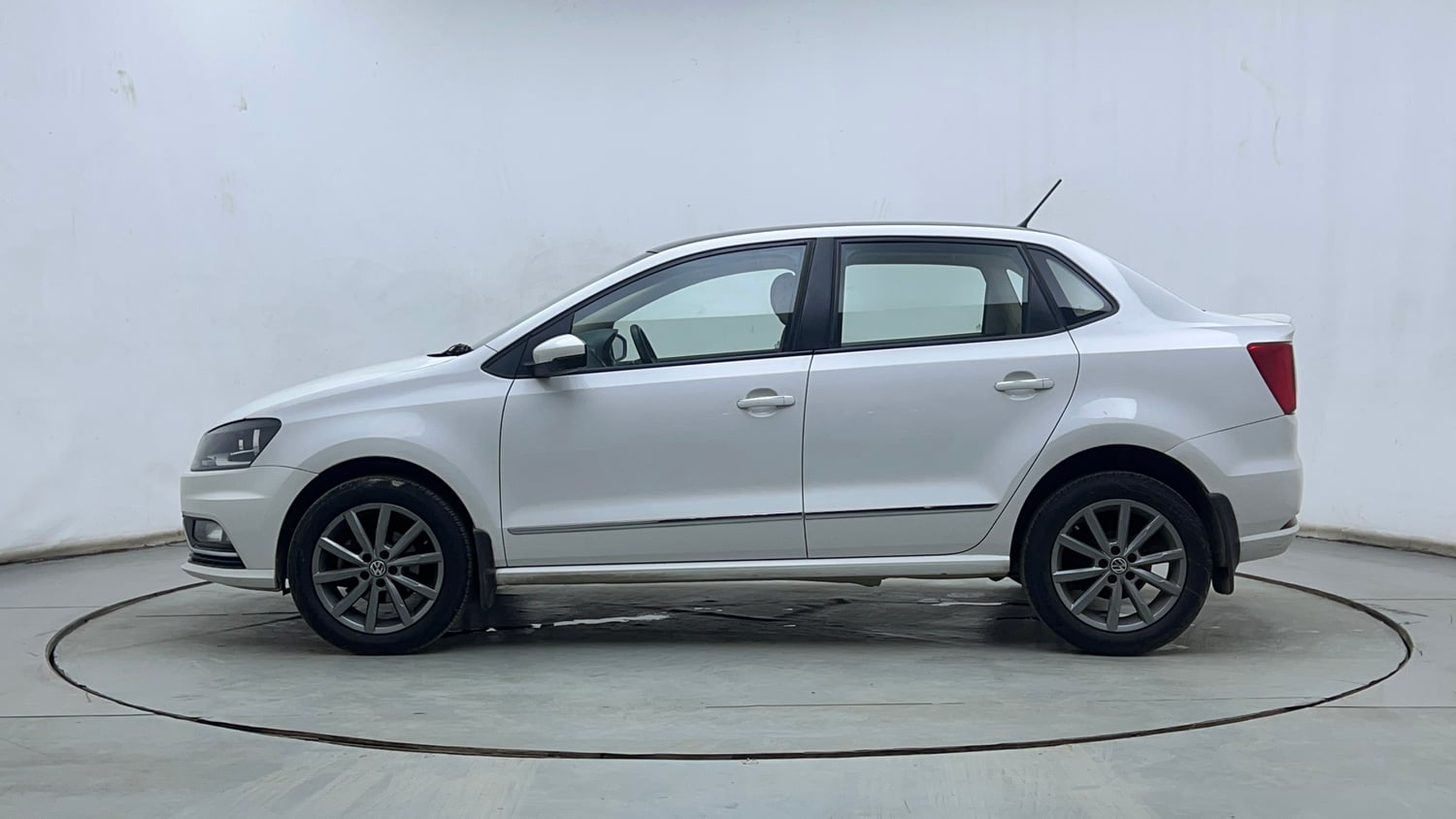 Used 2019 Volkswagen Ameo Highline1.0L (P) Petrol Manual exterior LEFT SIDE VIEW