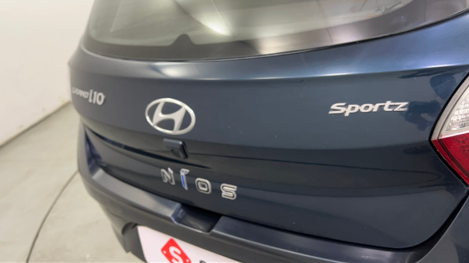 Used 2021 Hyundai Grand i10 Nios Sportz AMT 1.2 Kappa VTVT Petrol Automatic dents MINOR SCRATCH