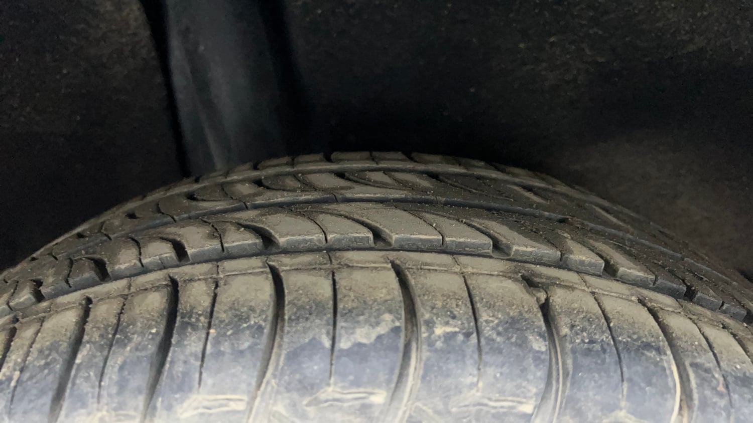 Used 2017 Maruti Suzuki Baleno Zeta 1.2 Petrol Manual tyres RIGHT REAR TYRE TREAD VIEW
