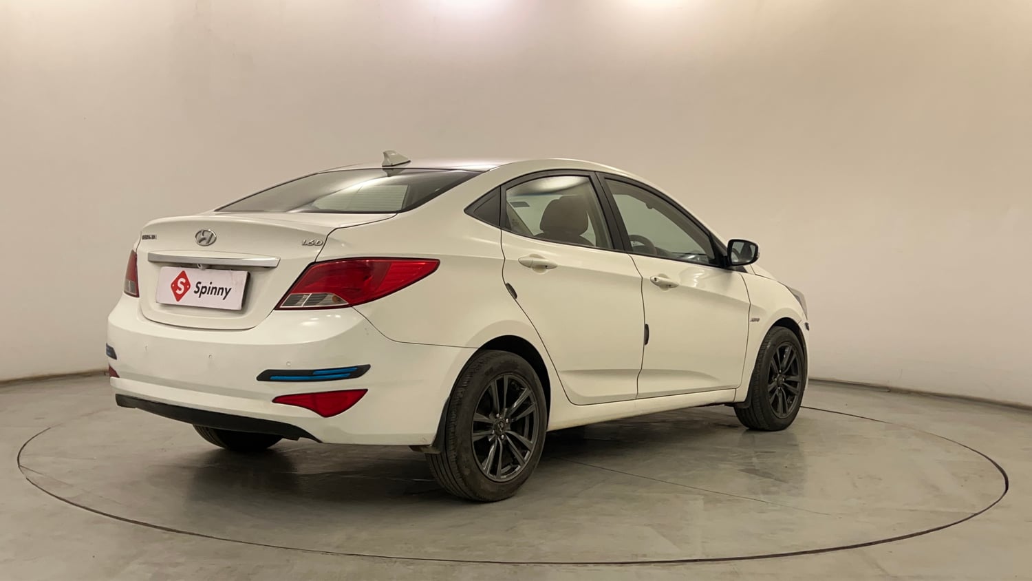 Used 2016 Hyundai Verna 1.6 CRDI S AT Diesel Automatic exterior RIGHT REAR CORNER VIEW