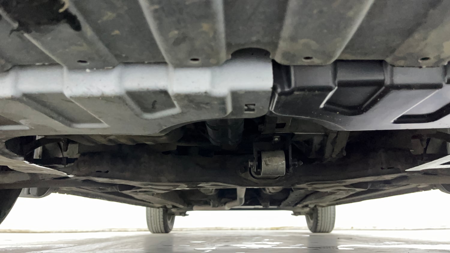 Used 2012 Hyundai i20 Asta 1.2 Petrol Manual extra FRONT LEFT UNDERBODY VIEW