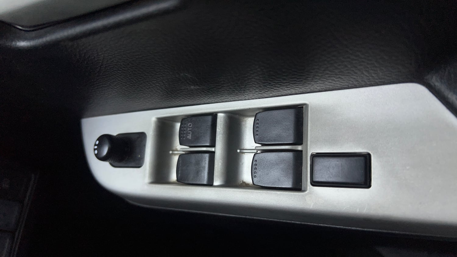 Used 2015 Maruti Suzuki Wagon R VXI Petrol Manual top_features Power windows