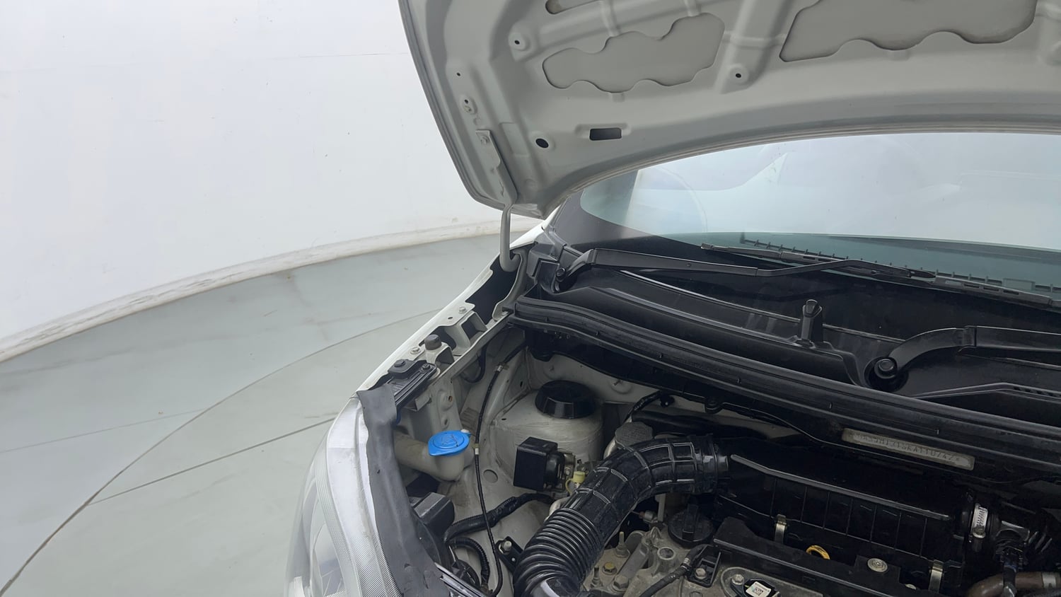 Used 2020 Maruti Suzuki Wagon R 1.0 VXi 1.0 AMT Petrol Automatic engine ENGINE RIGHT SIDE HINGE & APRON VIEW