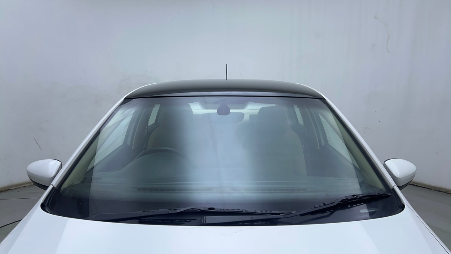 Used 2019 Volkswagen Ameo Highline1.0L (P) Petrol Manual exterior FRONT WINDSHIELD VIEW