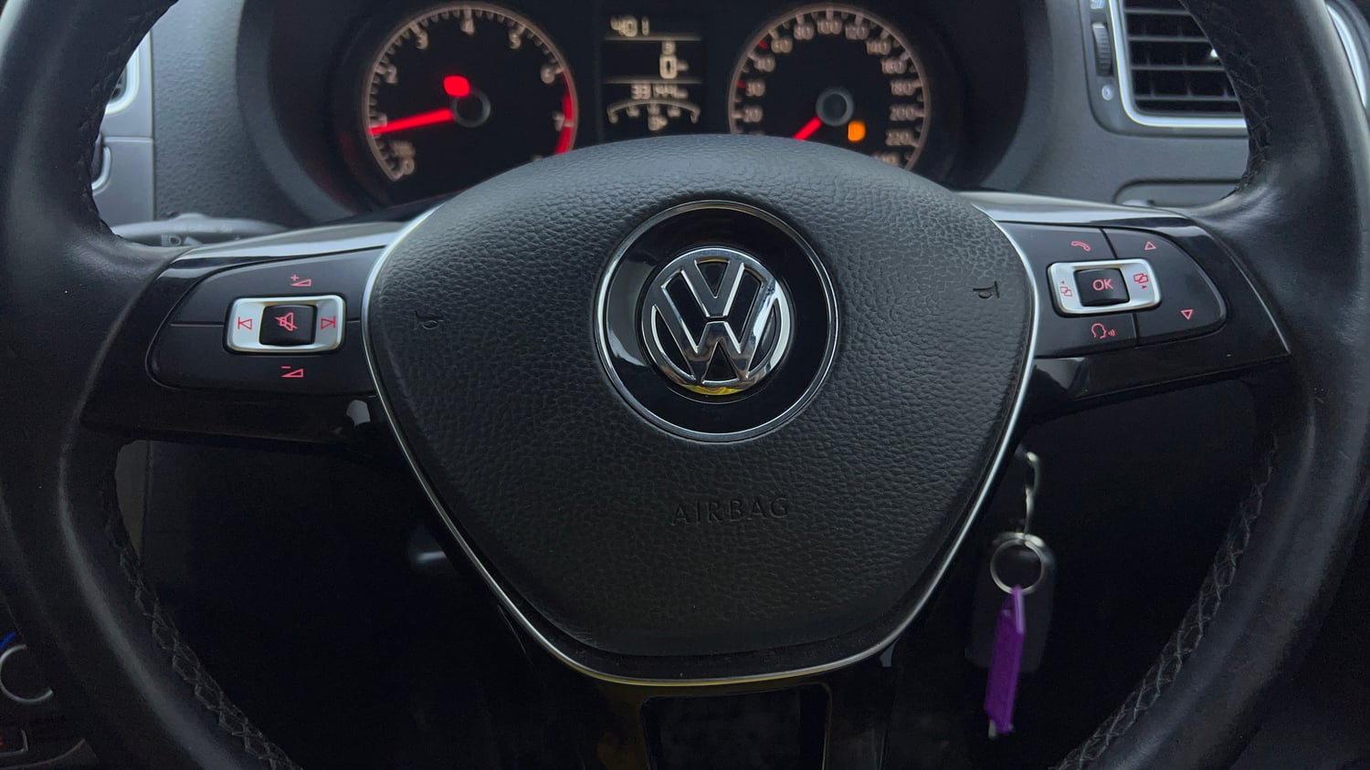 Used 2019 Volkswagen Polo Highline Plus 1.0 (P) 16 Alloy Petrol Manual top_features Airbags