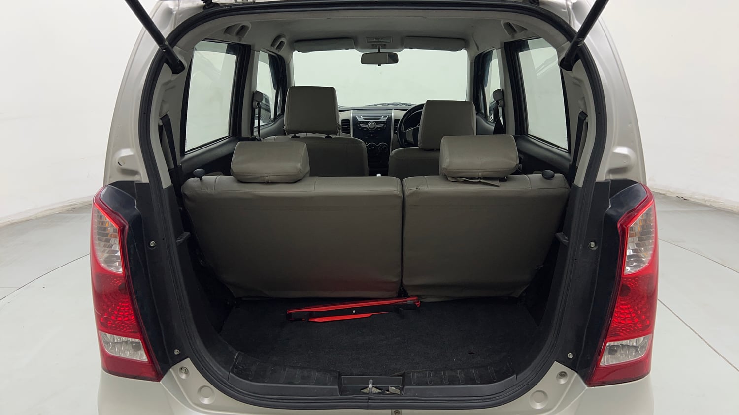 Used 2016 Maruti Suzuki Wagon R 1.0 VXI AMT Petrol Automatic interior DICKY INSIDE VIEW