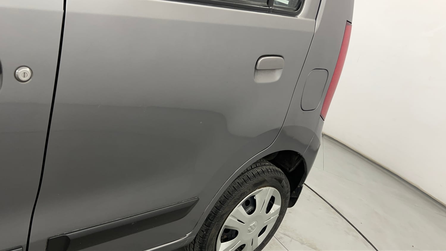 Used 2013 Maruti Suzuki Wagon R VXI Petrol Manual dents MINOR SCRATCH